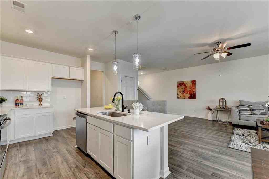 159 Mead Ct - Photo 7 of 33