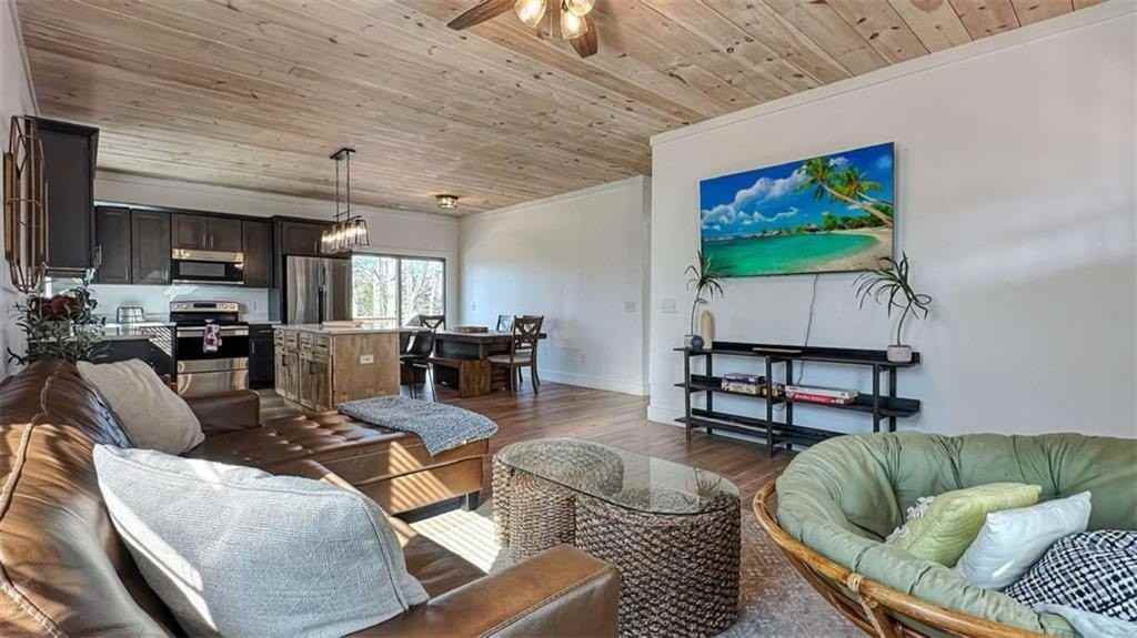 360 Prince Dr - Photo 4 of 18