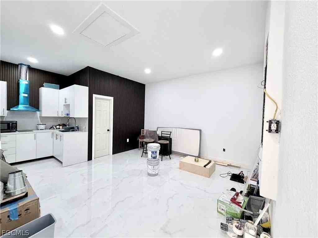 312 Rosanna Ave - Photo 3 of 8