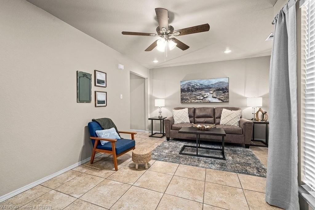 5017 S 28th St - Photo 6 of 31