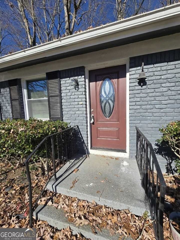 468 Morrow Rd - Photo 2 of 18