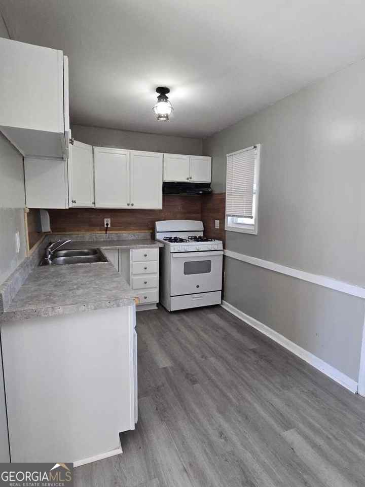 468 Morrow Rd - Photo 4 of 18