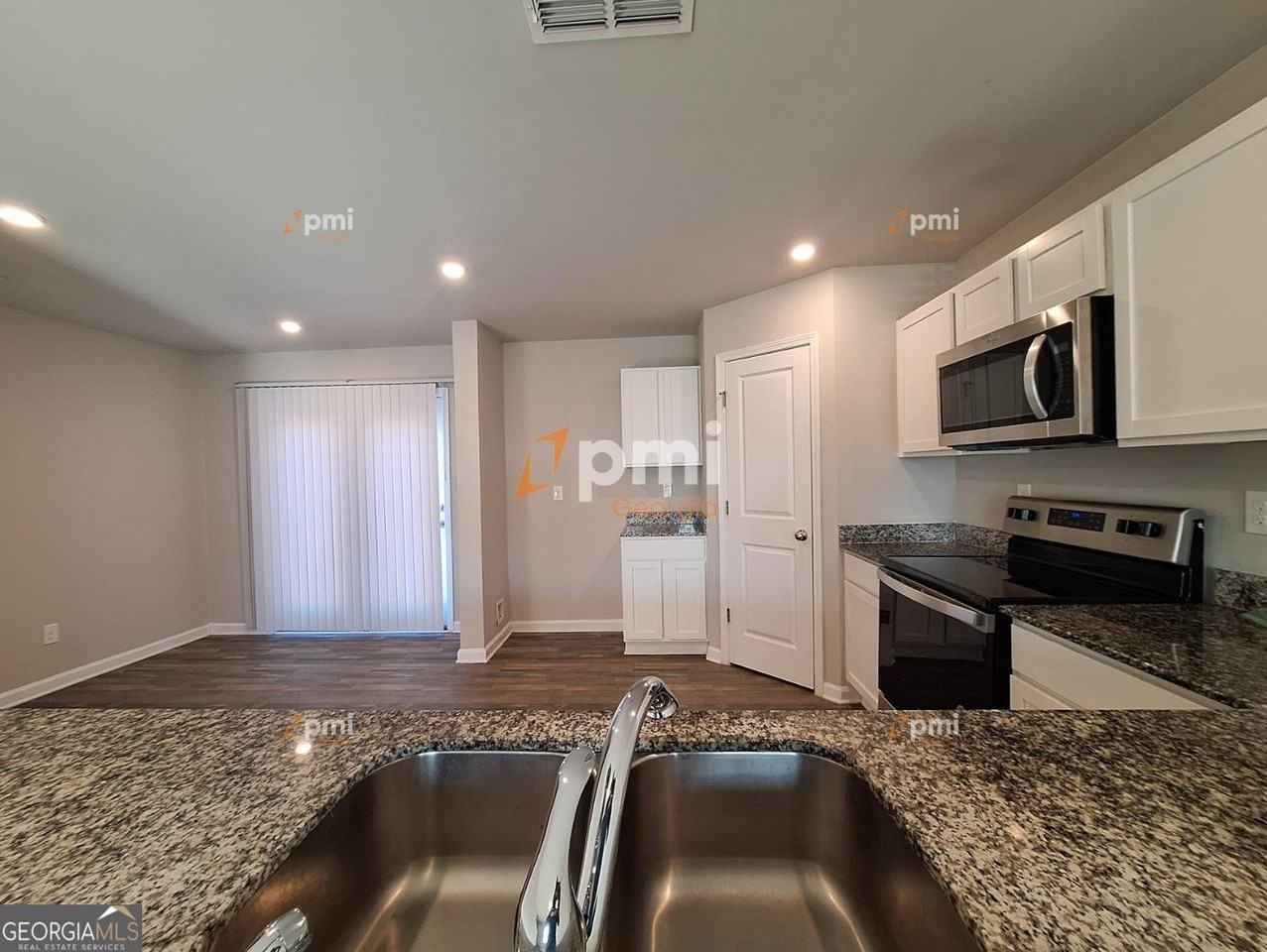 731 Cole Dr - Photo 2 of 18