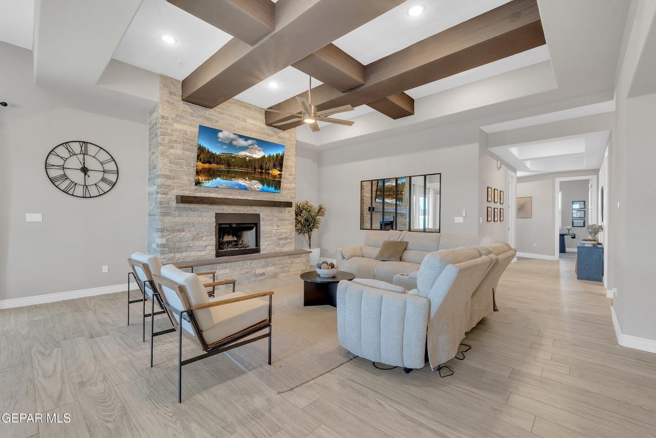 14608 Pebble Hills Blvd - Photo 5 of 50