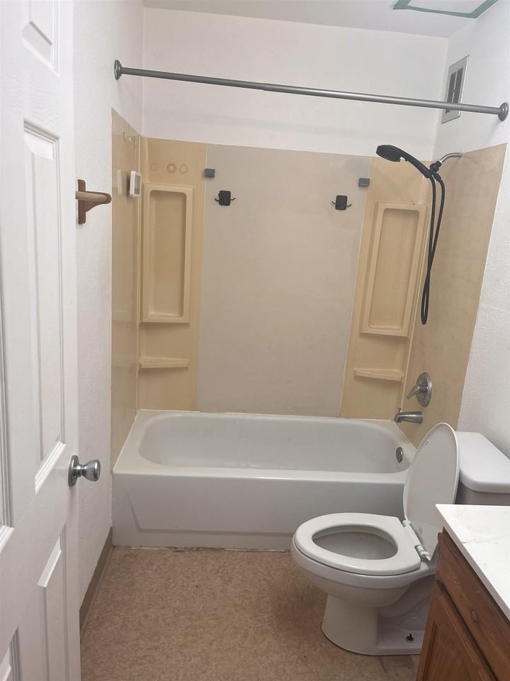 87 Slater Dr #4 - Photo 5 of 10