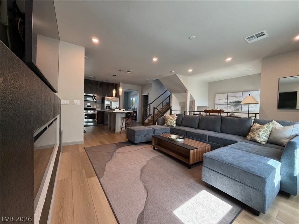 8044 Carpenter Creek Ave - Photo 4 of 30