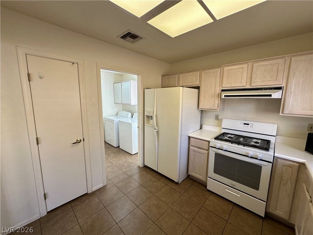 3001 Lotus Hill Dr - Photo 5 of 18