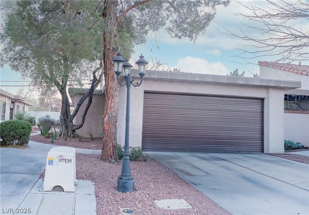 2451 Domingo St - Photo 4 of 26