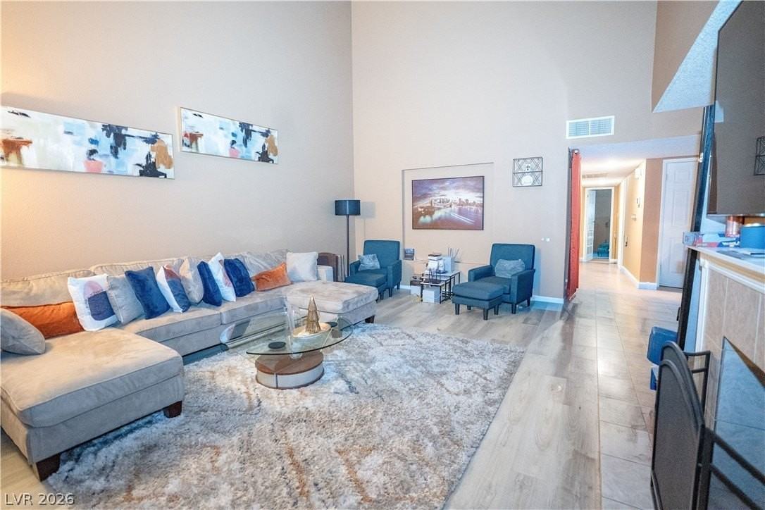 2451 Domingo St - Photo 5 of 26