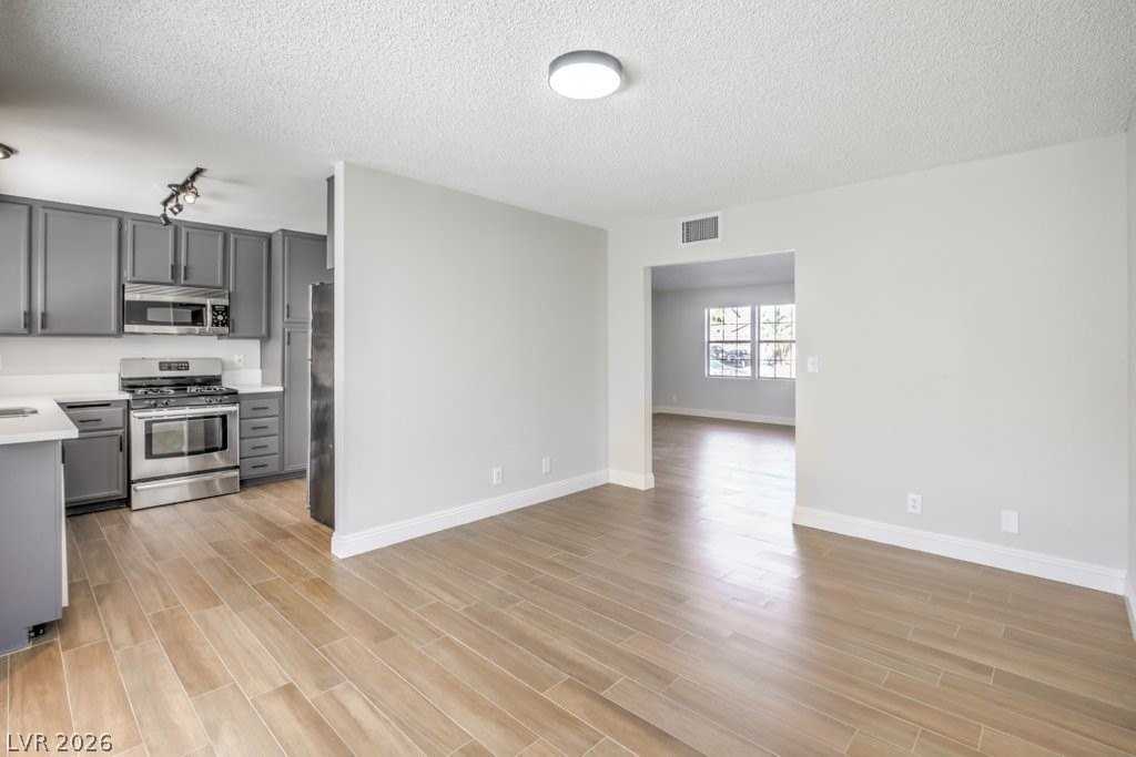 4403 Honeycomb Dr - Photo 5 of 16