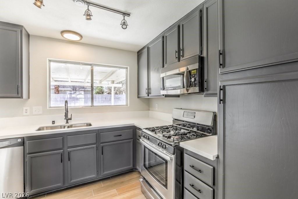 4403 Honeycomb Dr - Photo 6 of 16