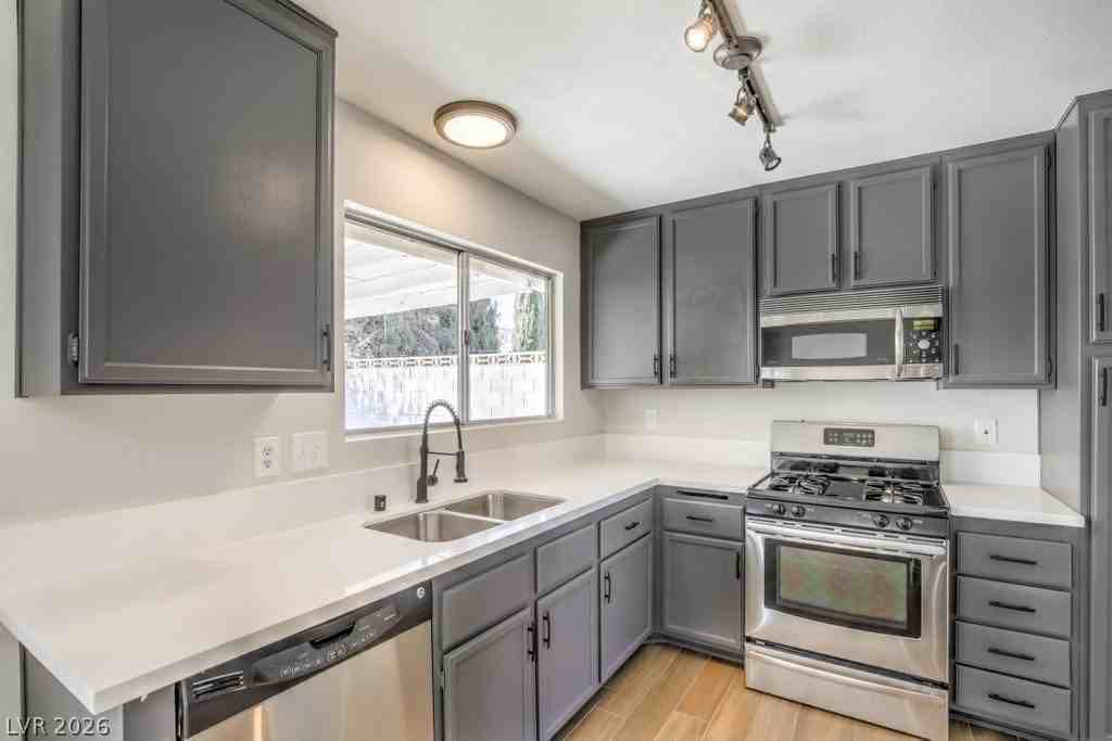 4403 Honeycomb Dr - Photo 7 of 16