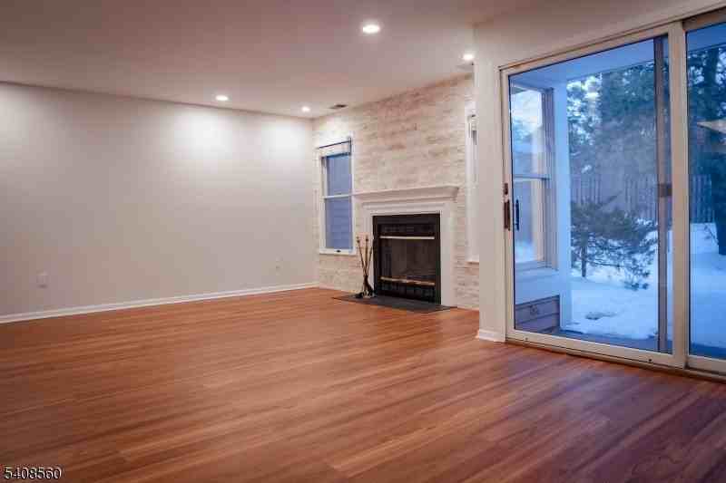 48 Eton Ct - Photo 5 of 11