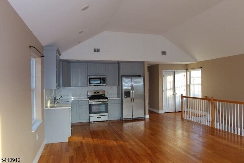 298 Ridgewood Ave - Photo 2 of 20