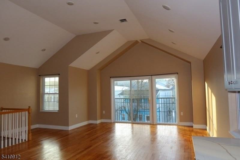 298 Ridgewood Ave - Photo 4 of 20