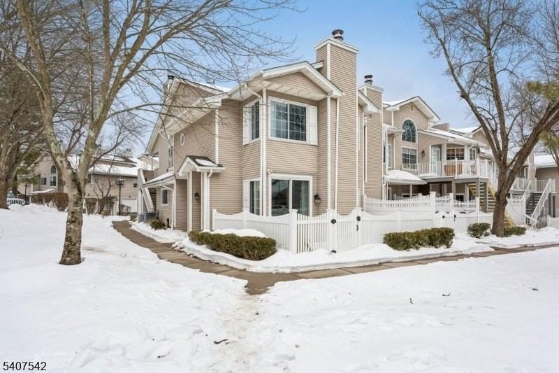 67 Bentley Ct - Photo 3 of 31