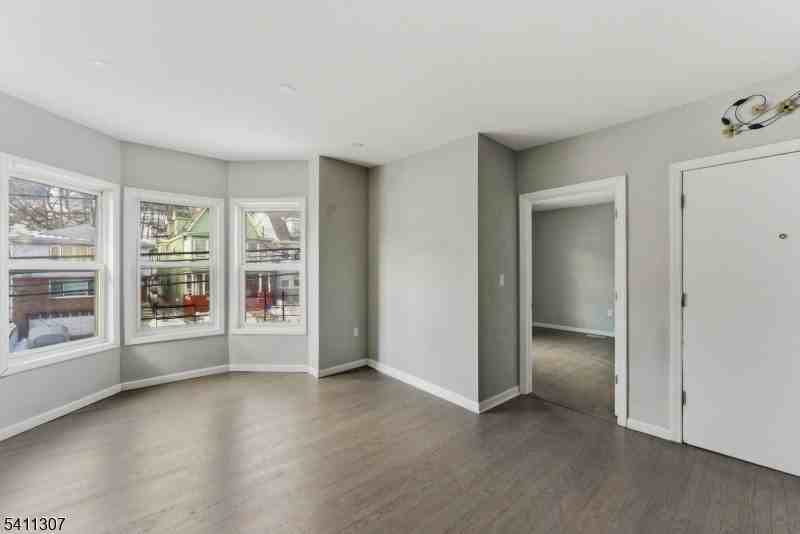 467-469 Summer Ave #2 - Photo 5 of 22