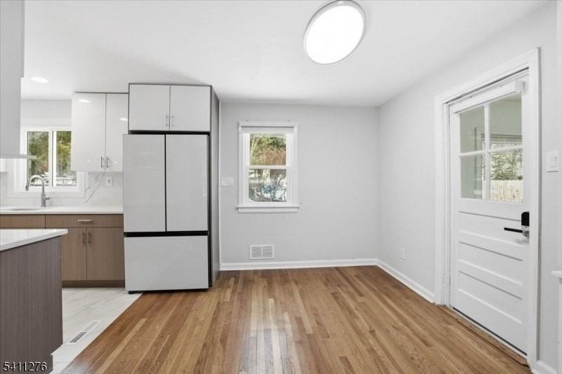 81 Glen Ave - Photo 7 of 33