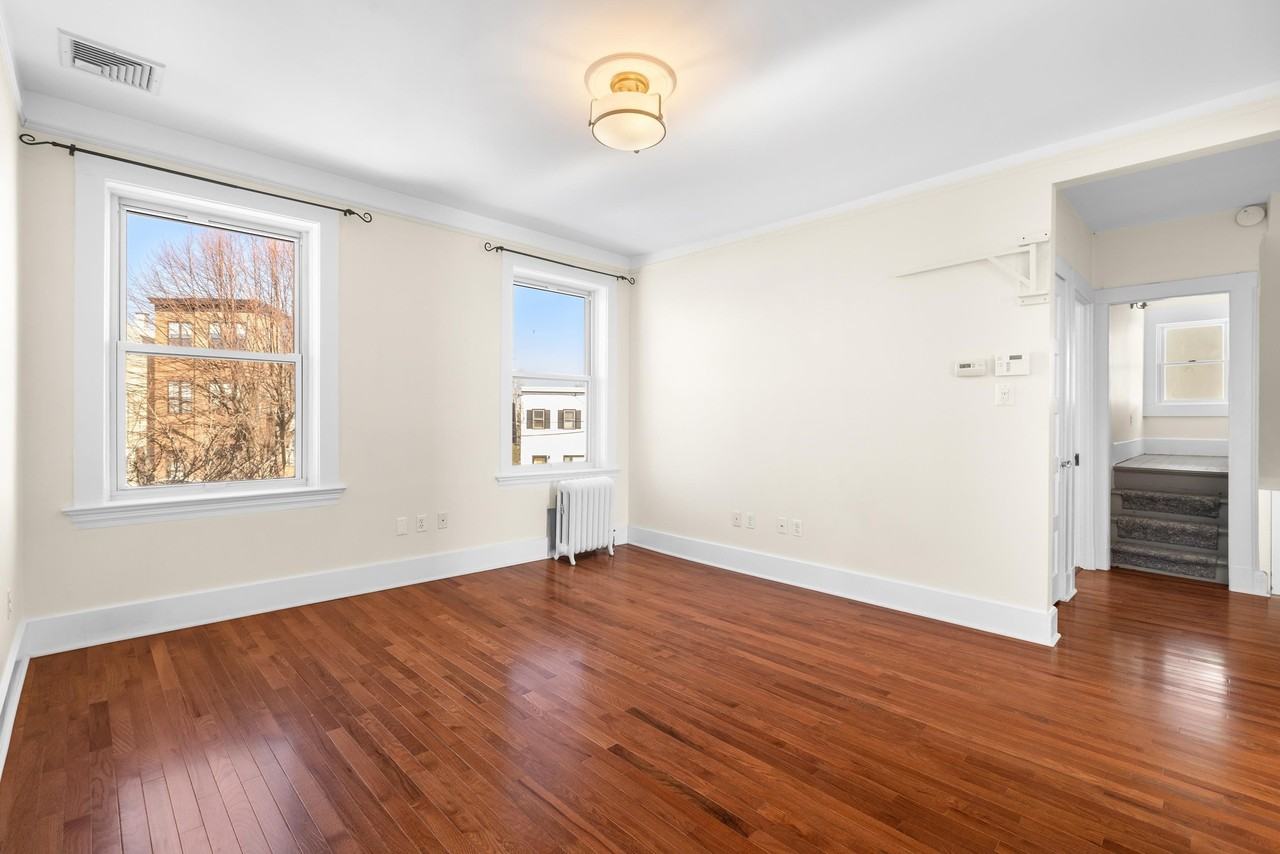 350 Mountain Rd - Photo 4 of 13