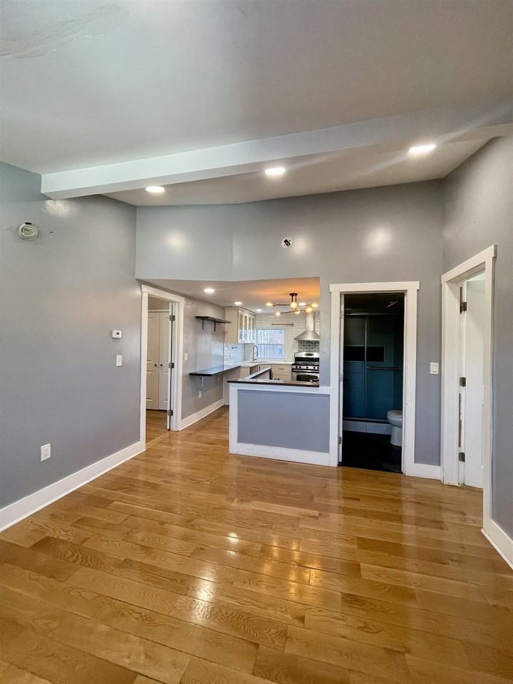 530 40th St #2ndFL - Photo 2 of 10