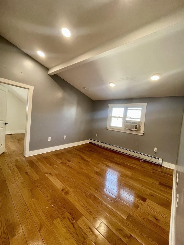 530 40th St #2ndFL - Photo 4 of 10