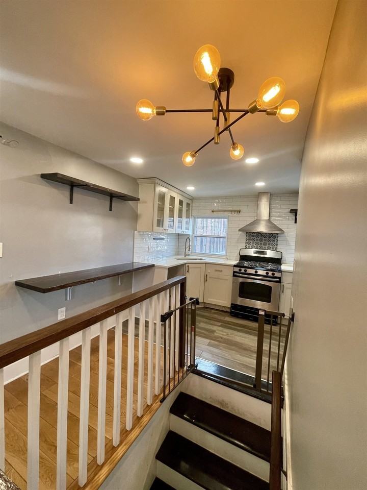 530 40th St #2ndFL - Photo 7 of 10