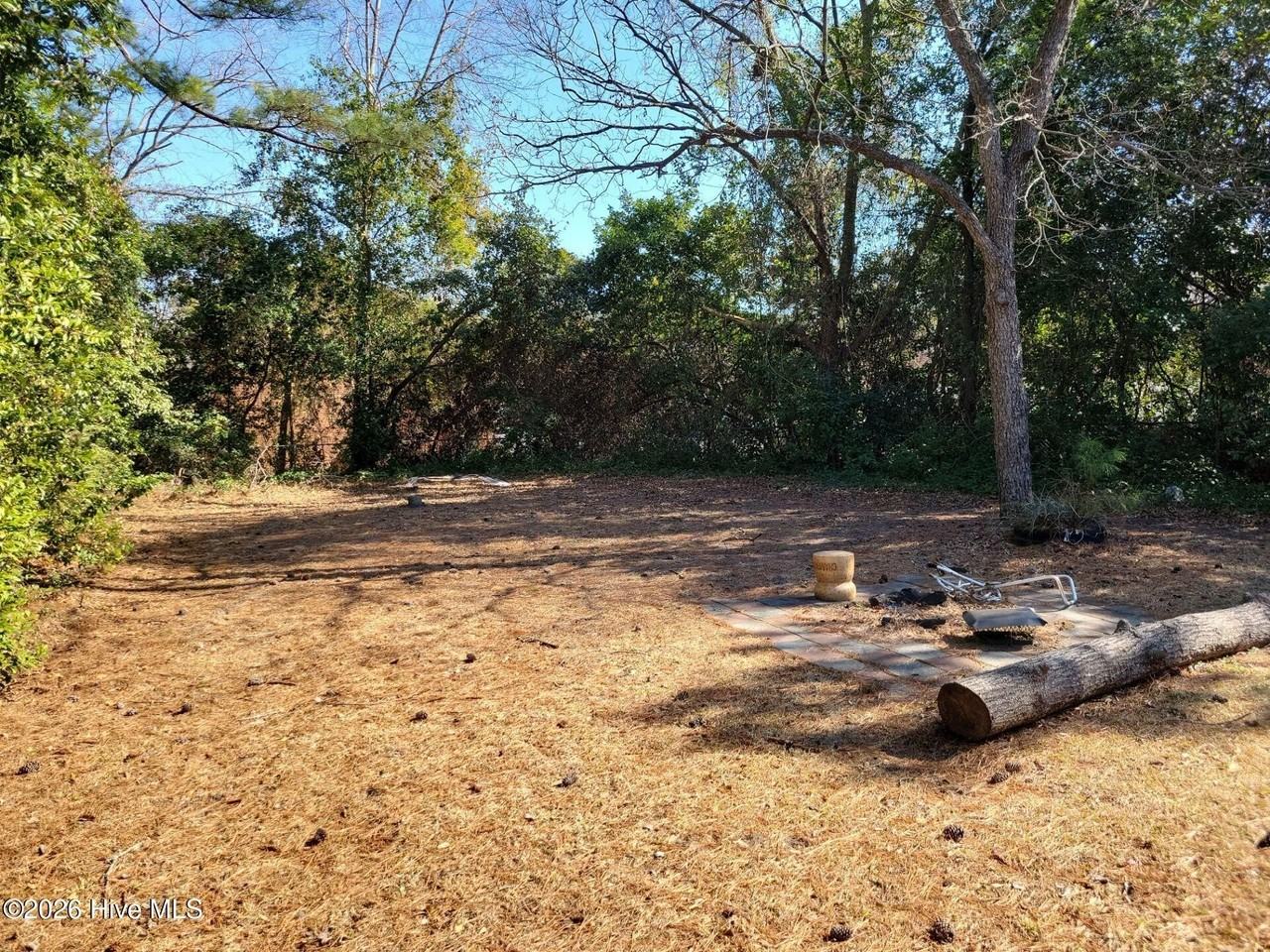 211 S Elm St - Photo 3 of 3