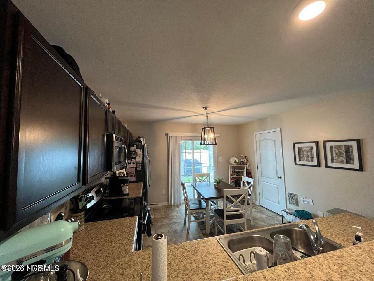 201 Glen Cannon Dr - Photo 5 of 18