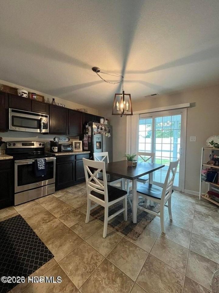 201 Glen Cannon Dr - Photo 6 of 18