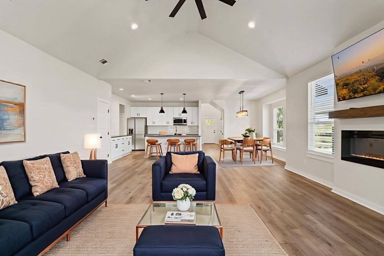 853 Cypress Ln - Photo 4 of 23