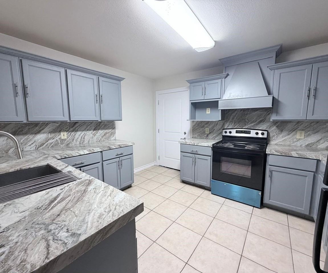 17228 Running Doe St - Photo 4 of 22