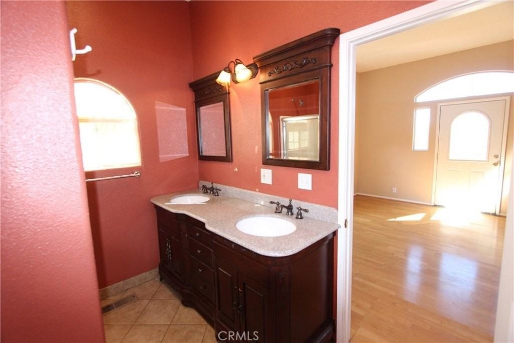 19023 Deer Hill Rd - Photo 5 of 15