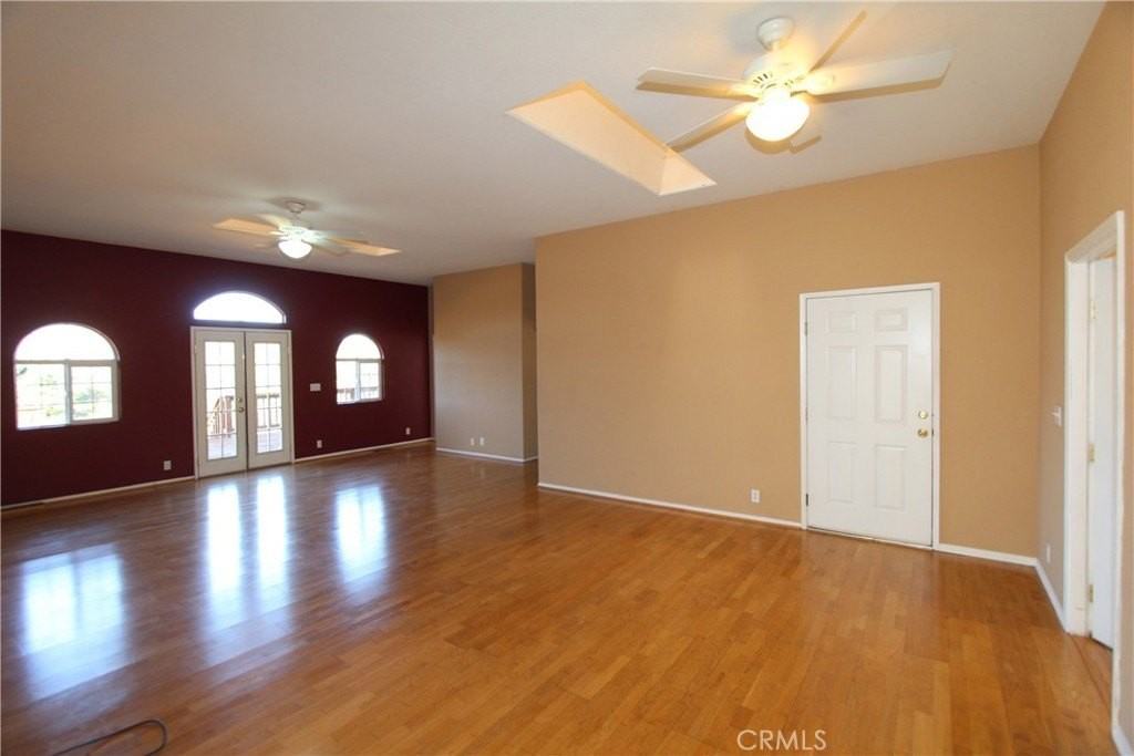 19023 Deer Hill Rd - Photo 4 of 17