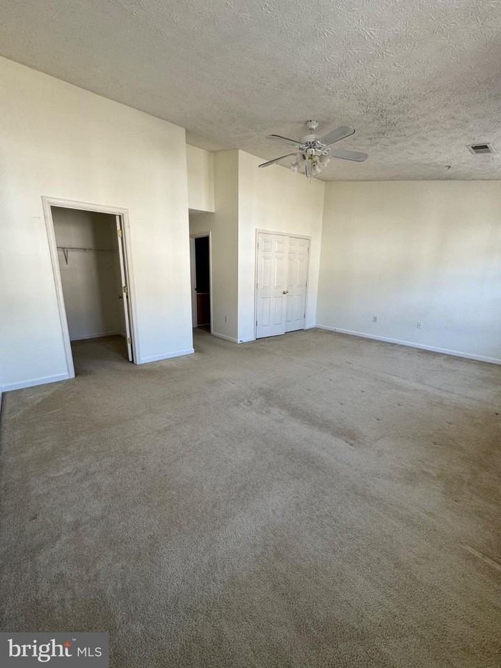 1604 Briarview Ct - Photo 5 of 24