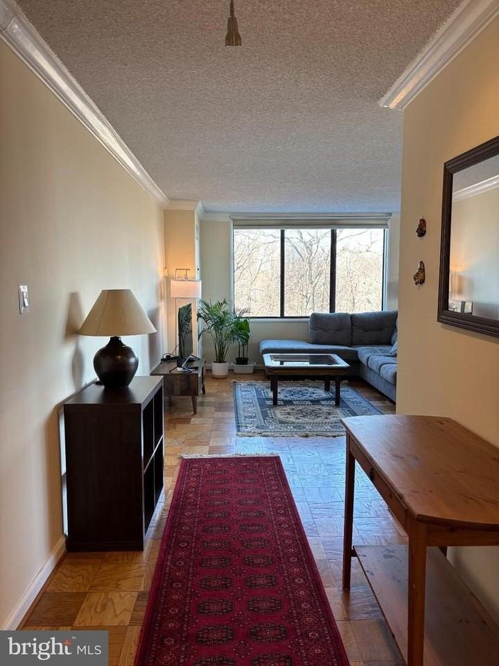 5225 Pooks Hill Rd - Photo 3 of 31