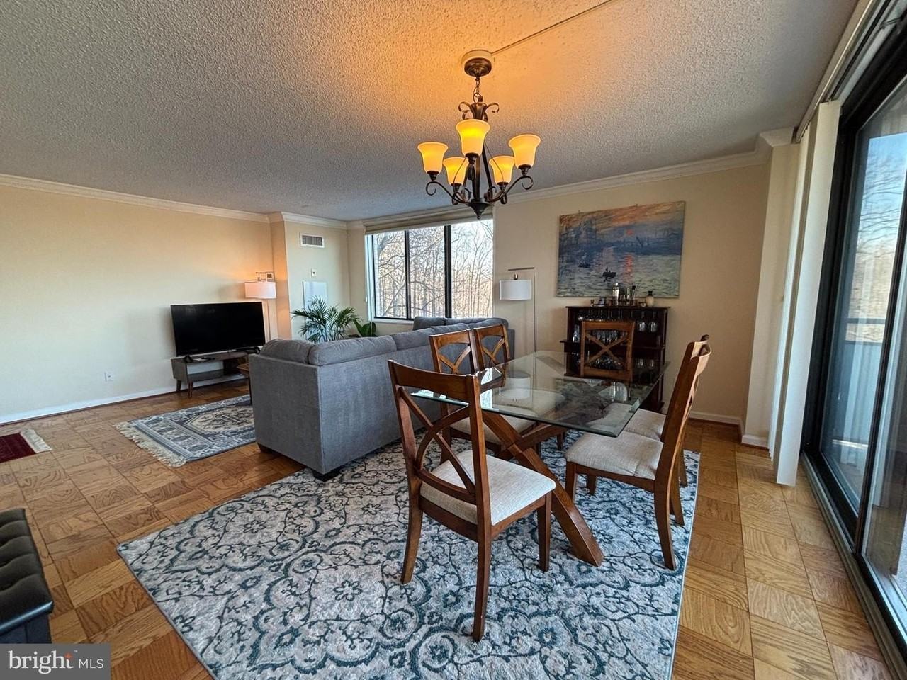 5225 Pooks Hill Rd - Photo 6 of 31