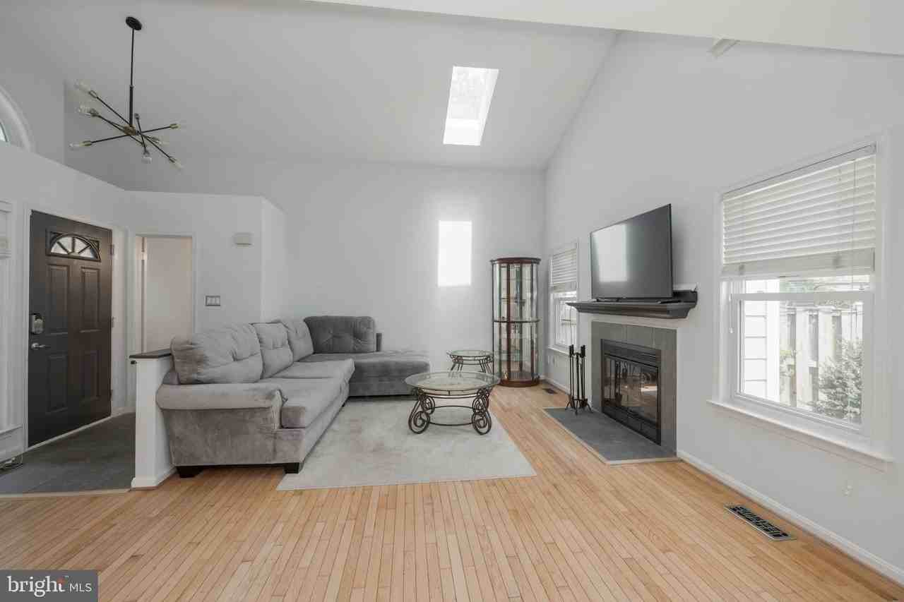 6015 Good Lion Ct - Photo 7 of 47