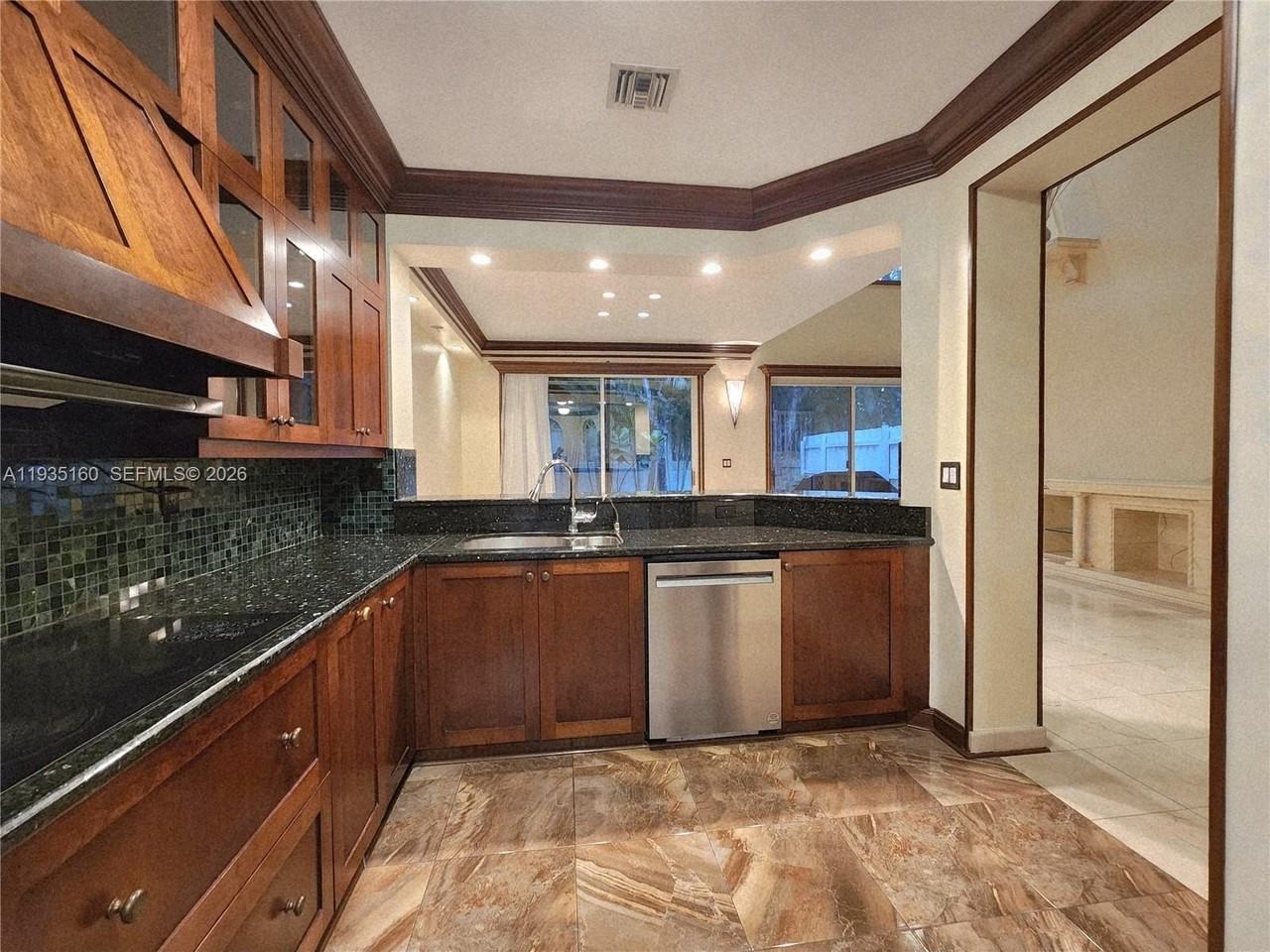 21028 Ne 34th Ct #21028 - Photo 6 of 42