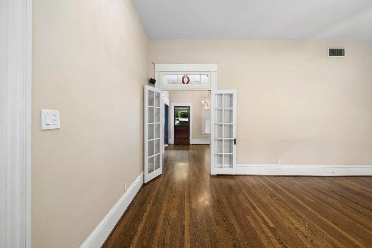 1651 Cortlandt St - Photo 2 of 16