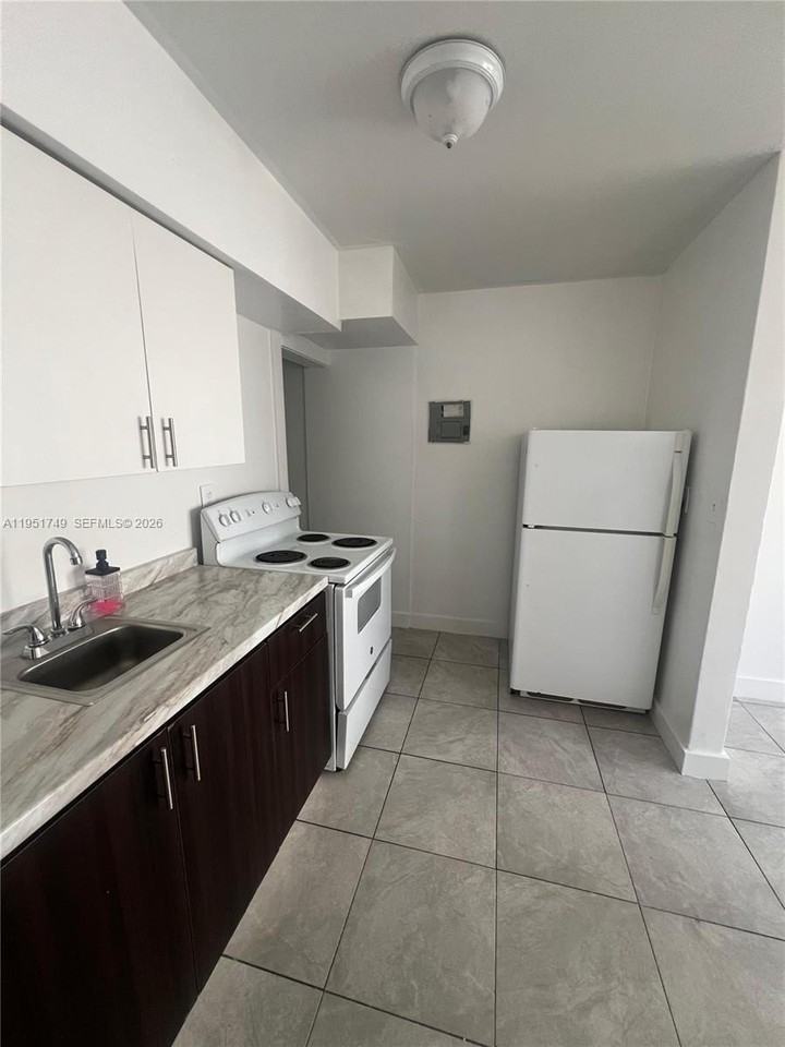 16031 Ne 18th Pl #1B - Photo 2 of 6