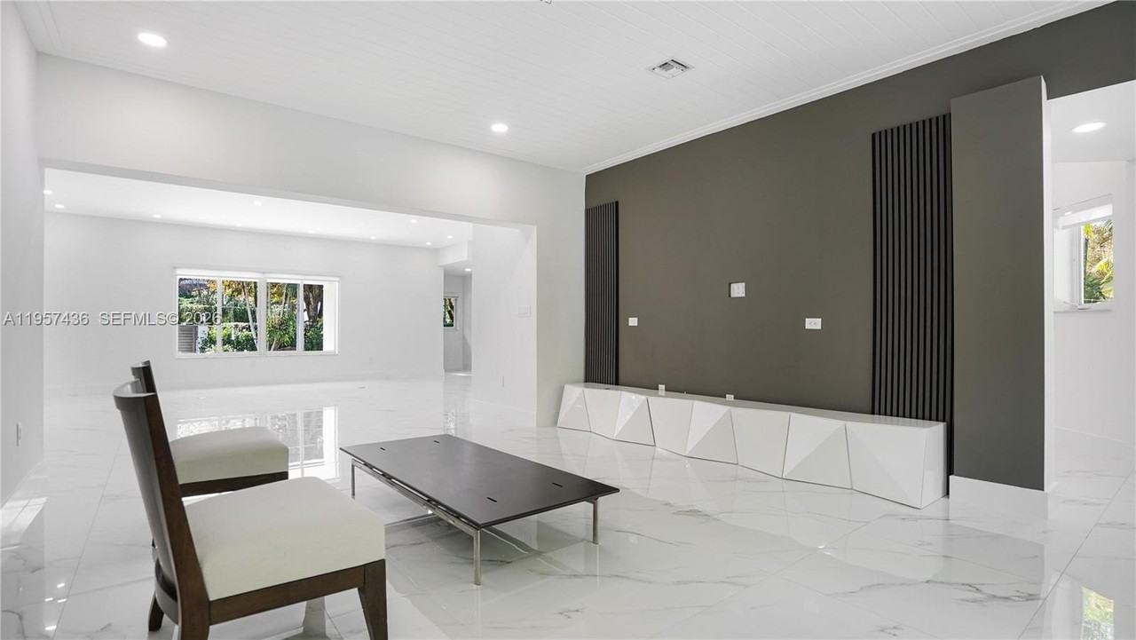 711 Sunset Rd #711 - Photo 5 of 25