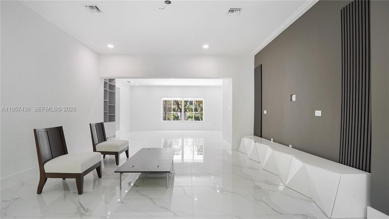 711 Sunset Rd #711 - Photo 6 of 25