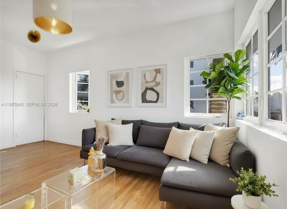 727 14th Pl #4 - Photo 3 of 36