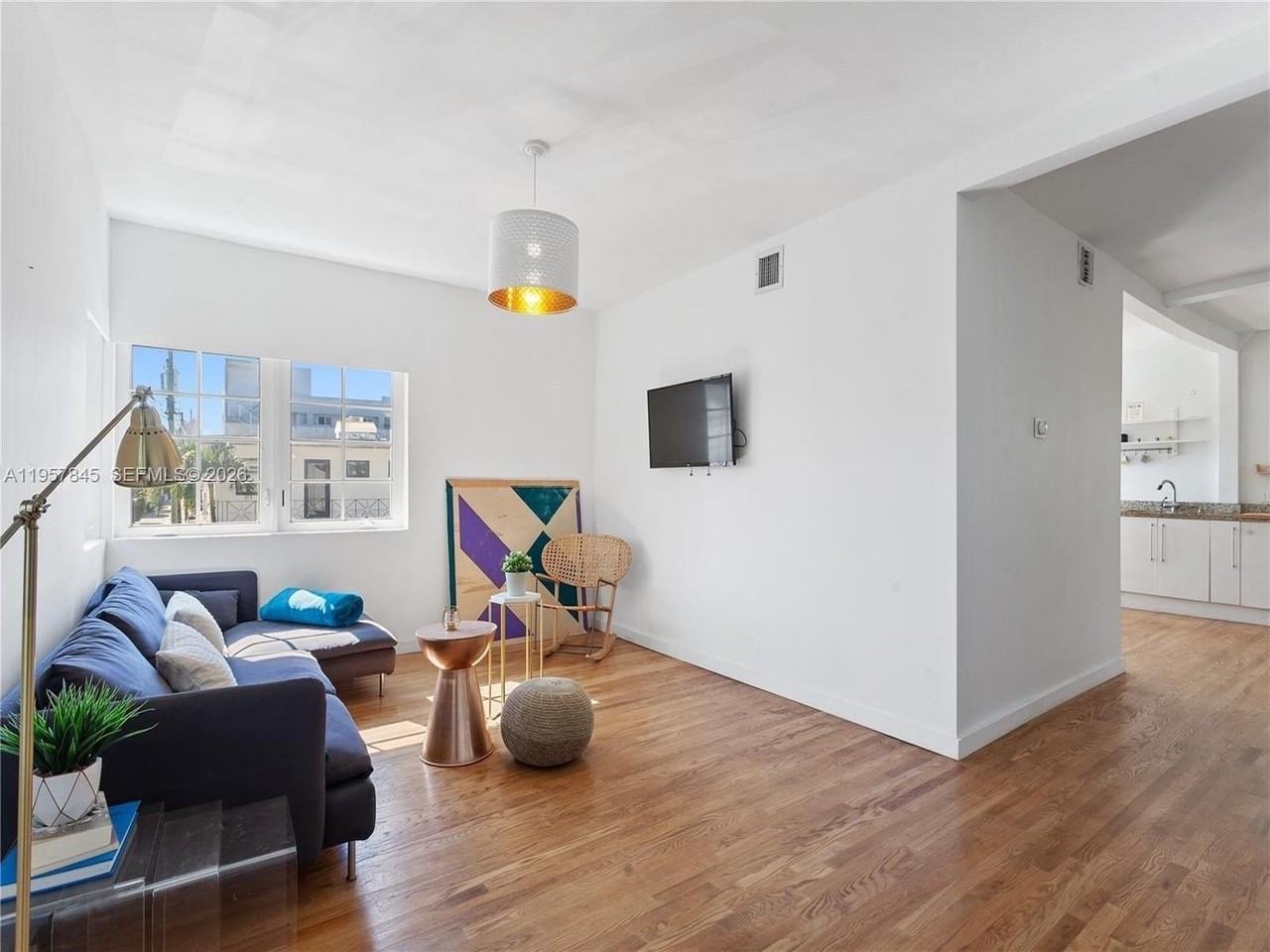 727 14th Pl #4 - Photo 4 of 36