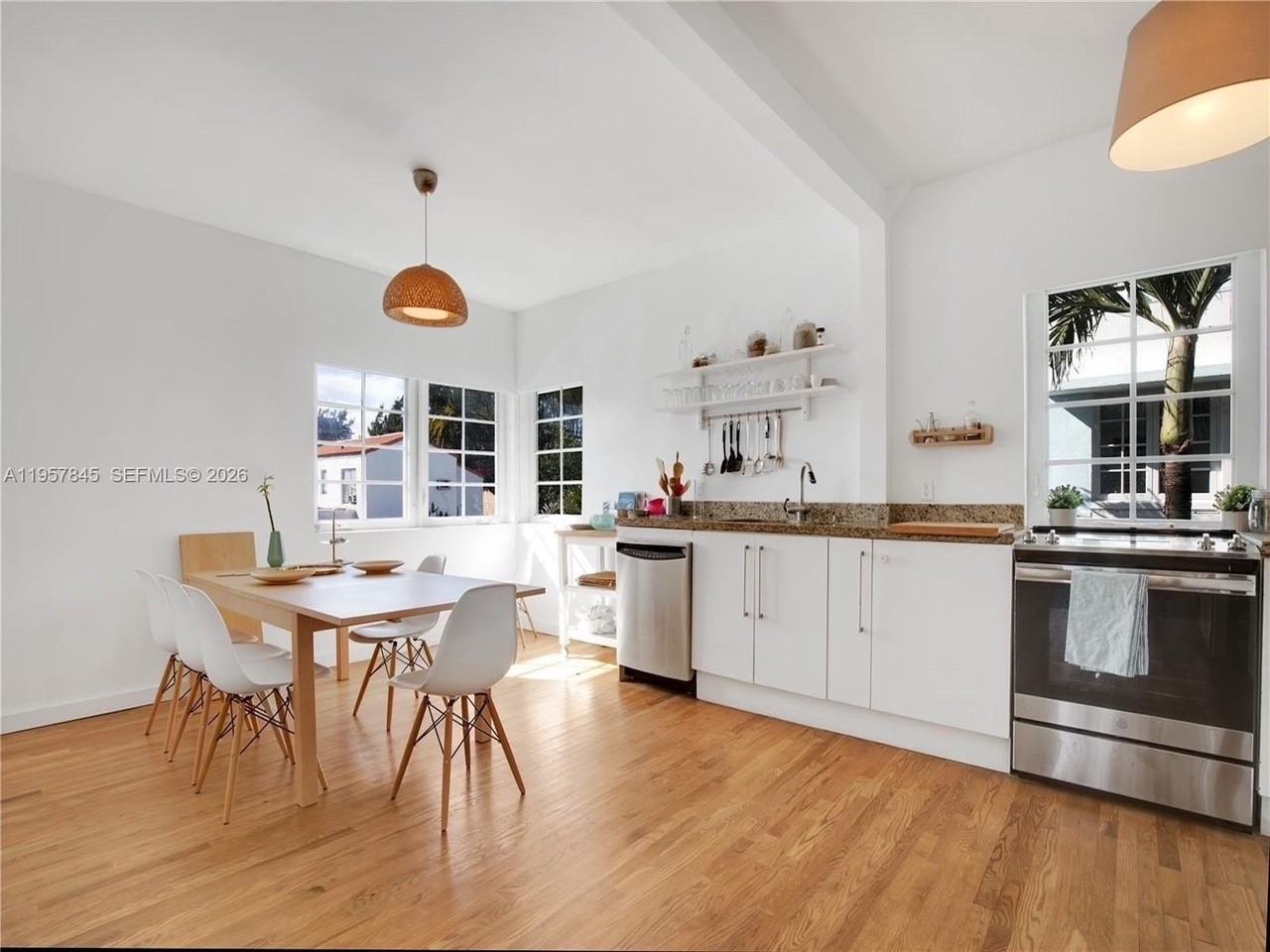 727 14th Pl #4 - Photo 6 of 36