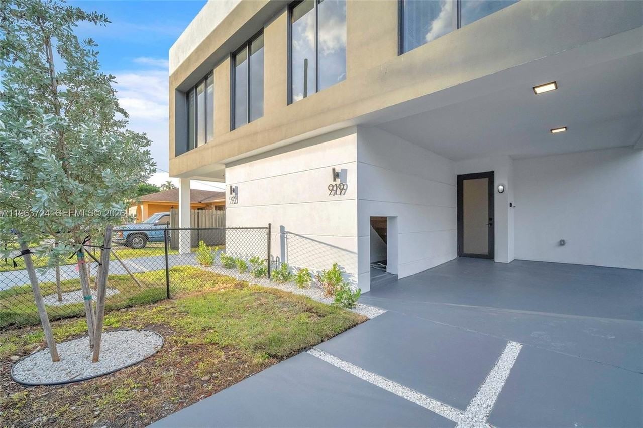 919 Nw 55th St #1 - Photo 2 of 50