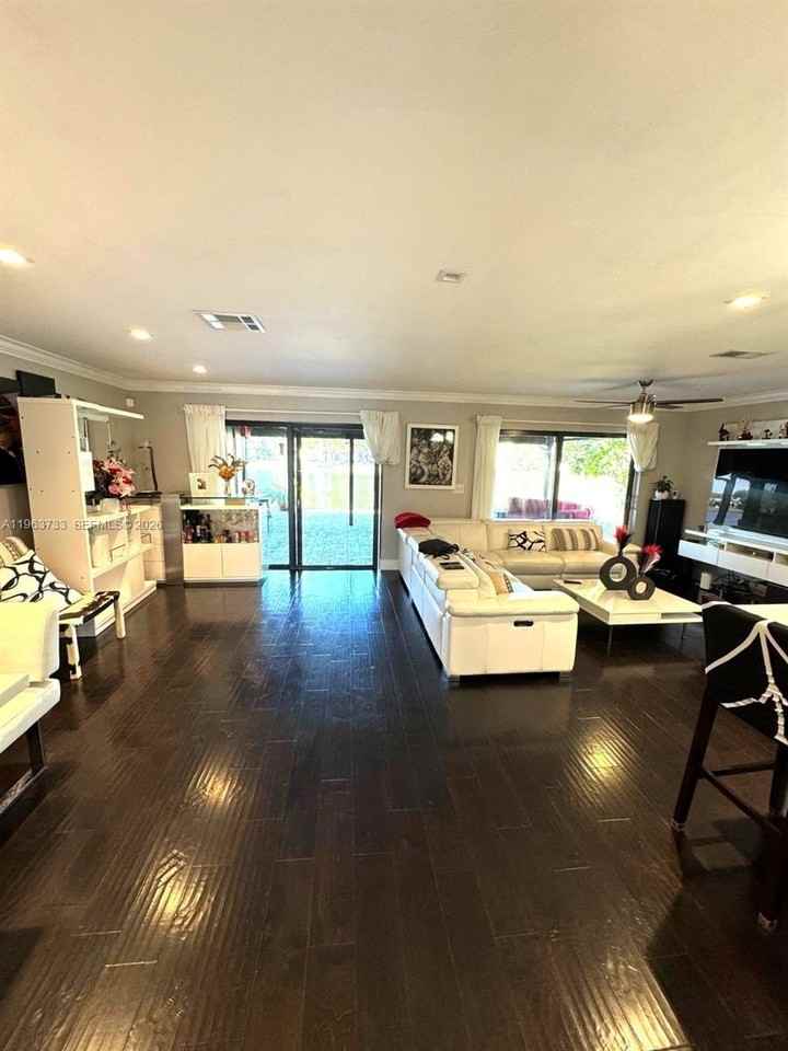 9189 Nw 45th St - Photo 3 of 14