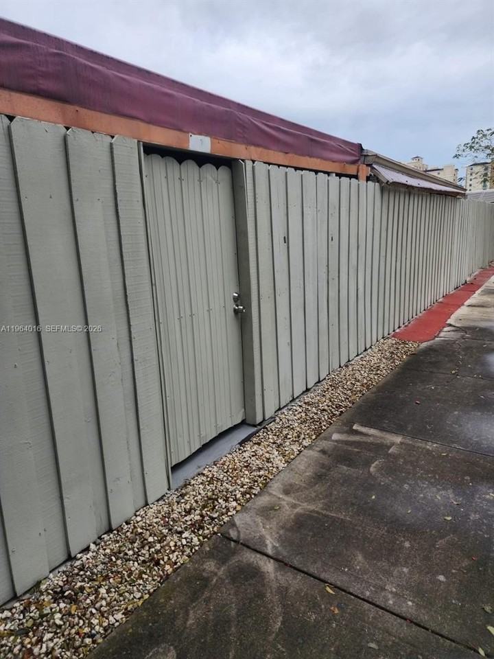 2880 Nw 56th St #1 - Photo 6 of 21