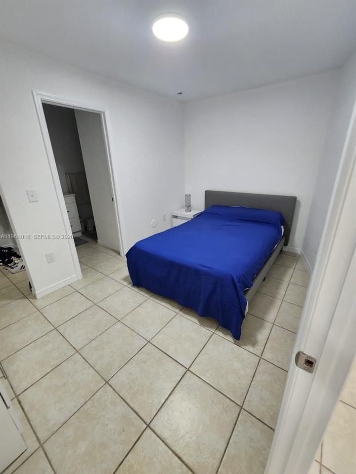 2880 Nw 56th St #1 - Photo 7 of 21