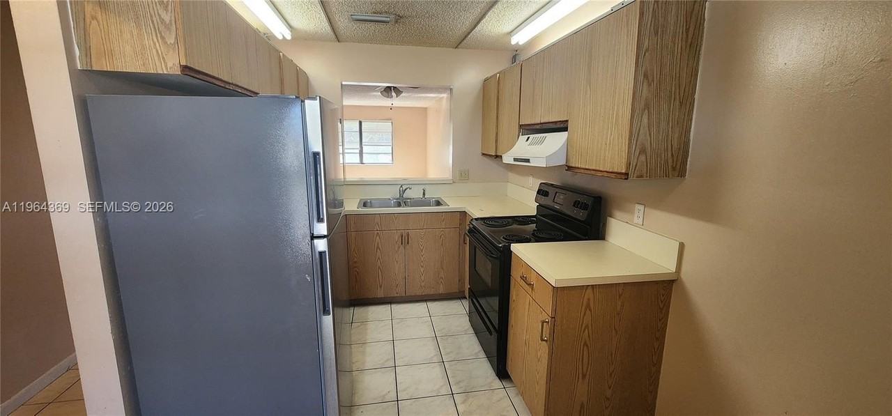 8930 Nw 21st St #6 - Photo 5 of 15